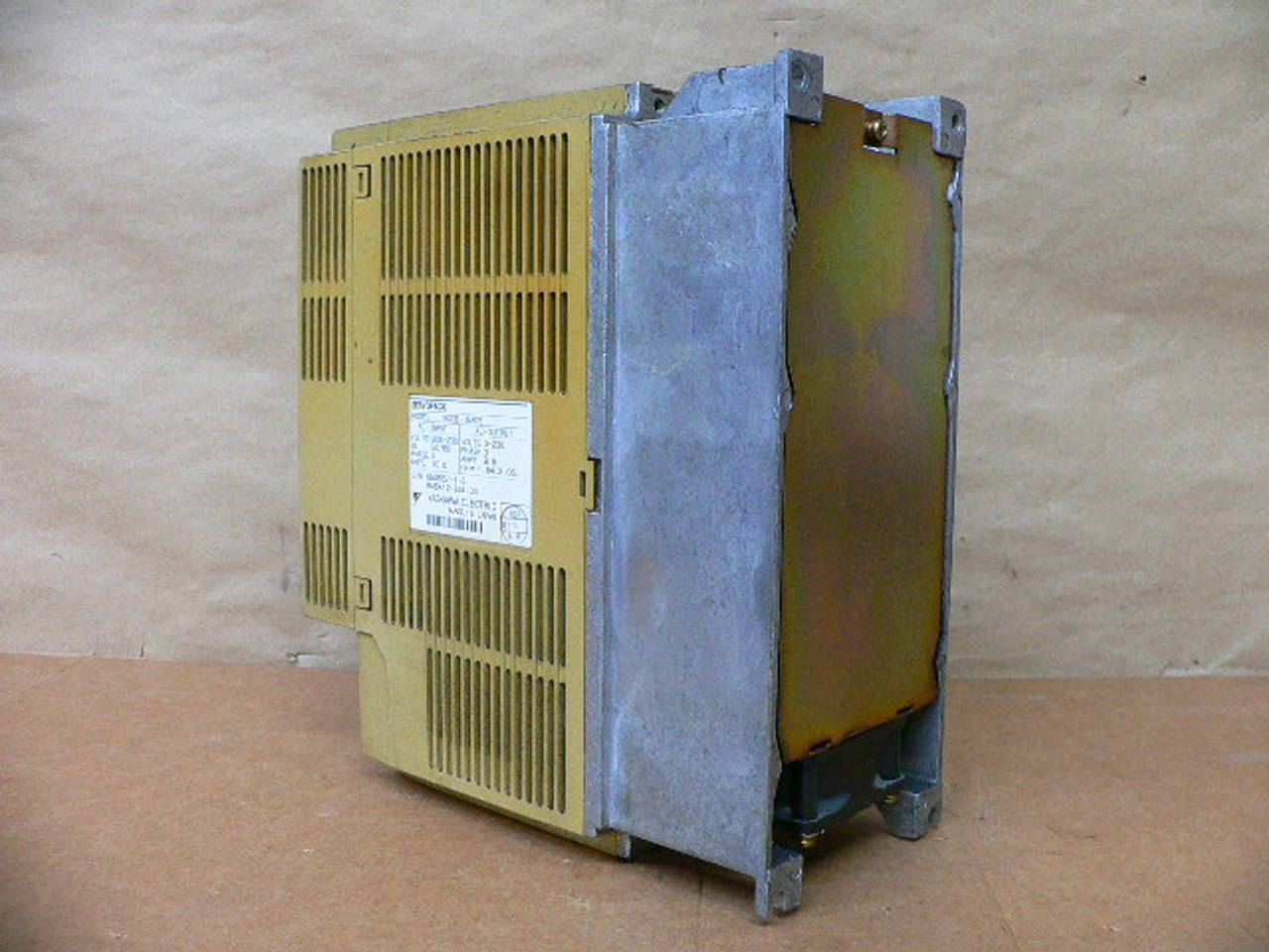 YASKAWA SGDB-15ADS SERVOPACK 200-230VAC (50/60HZ) 3PHASE 10AMP